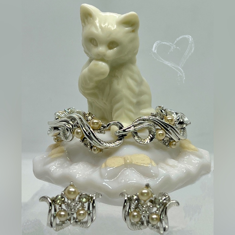 Vintage Star Silvertone Faux Pearl & Clear Rhinestone’s Bracelet & Earrings Set